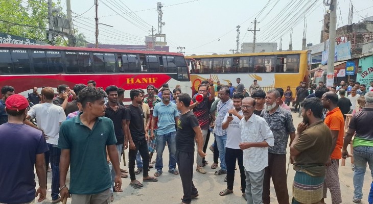নওগাঁর সঙ্গে সারা দেশের বাস চলাচল বন্ধ